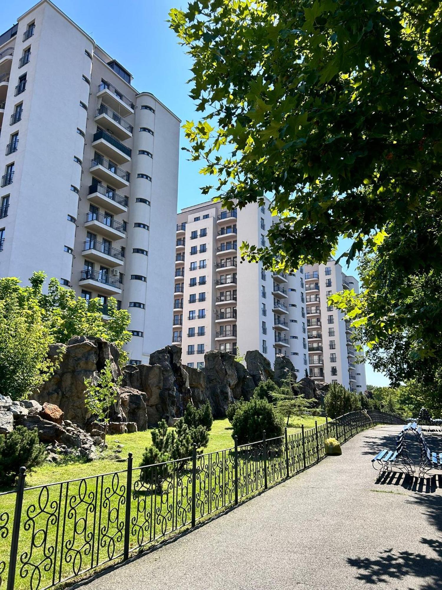 Summit Stay Apartment Bucarest Extérieur photo